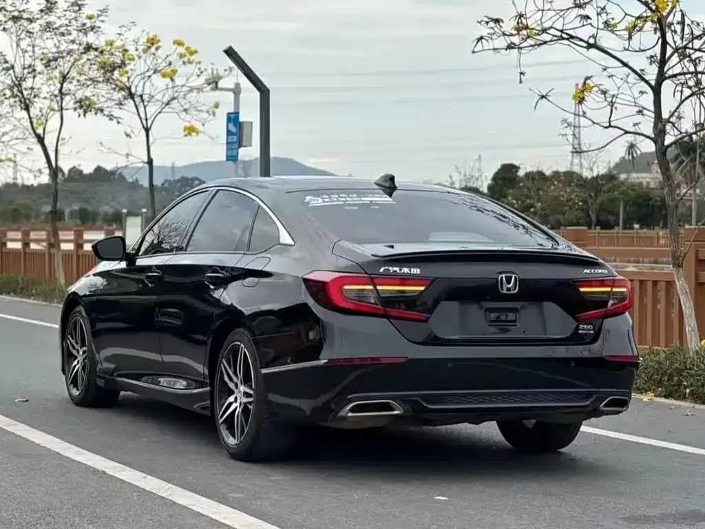 Honda Accord — фото 6