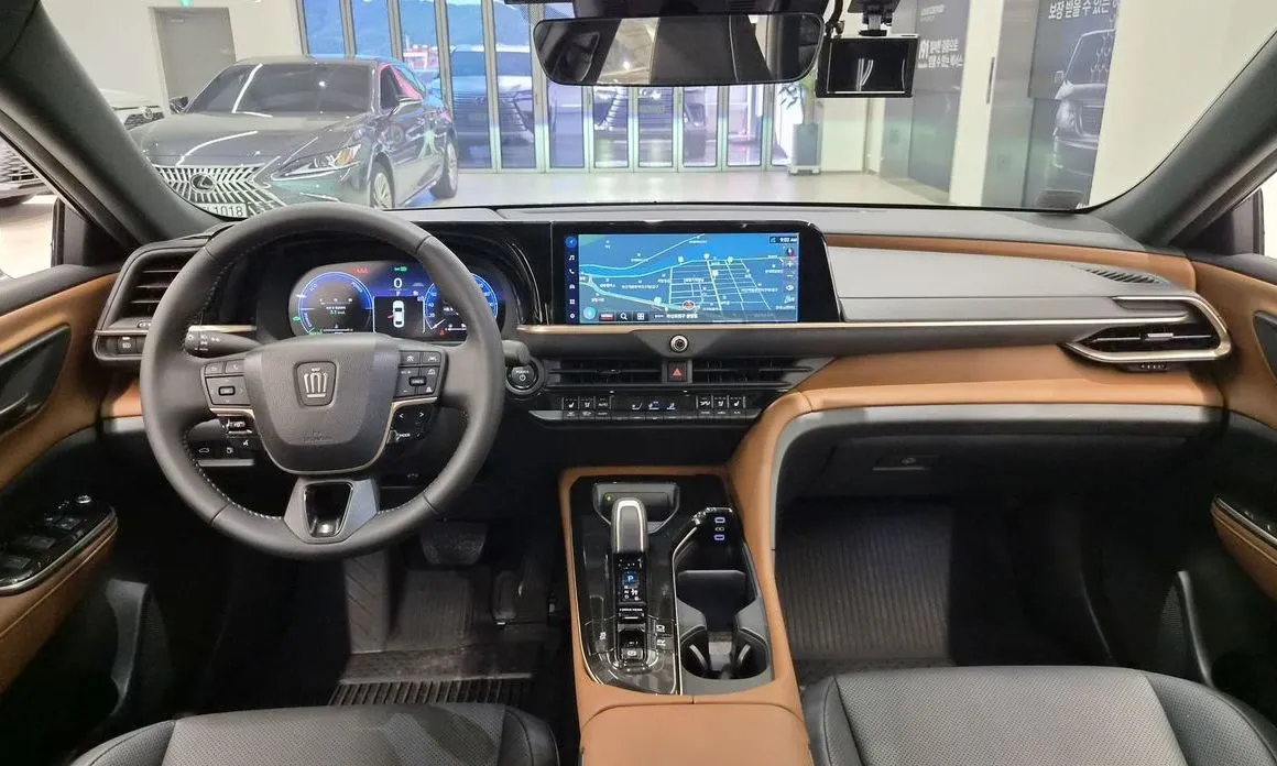 Toyota Crown — фото 10