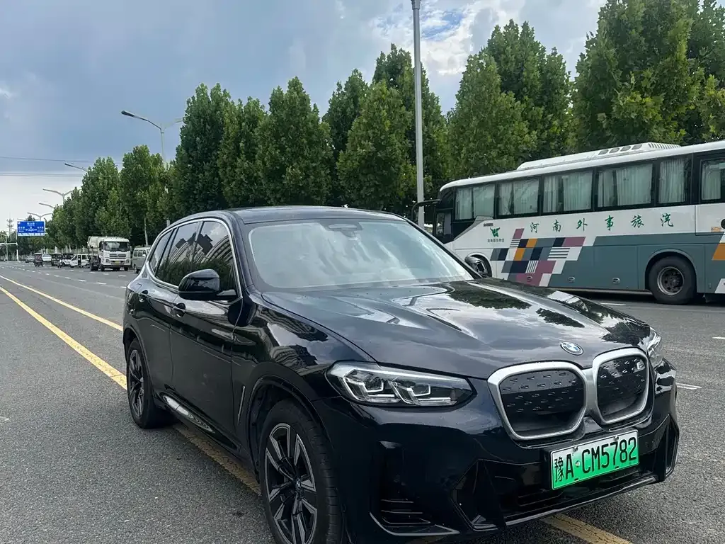 BMW iX3 — фото 1