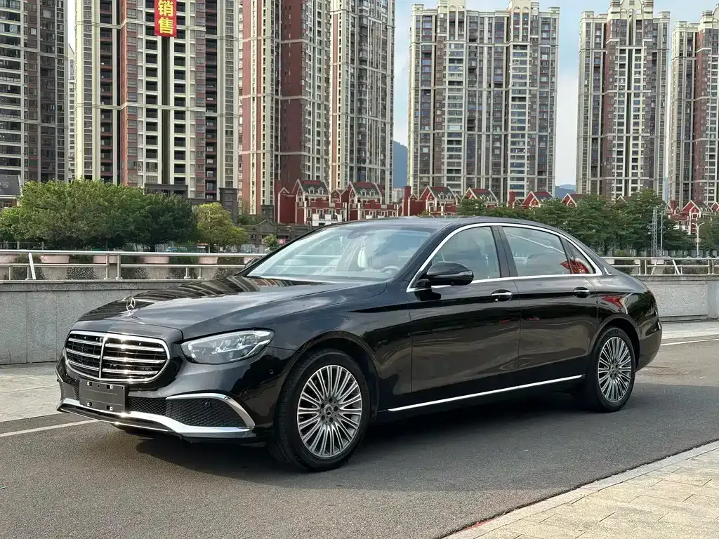 Mercedes-Benz E-Class — фото 1