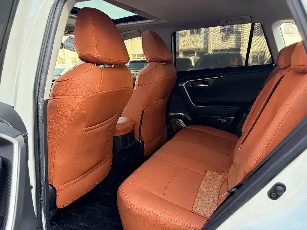 Toyota RAV4 — фото 6