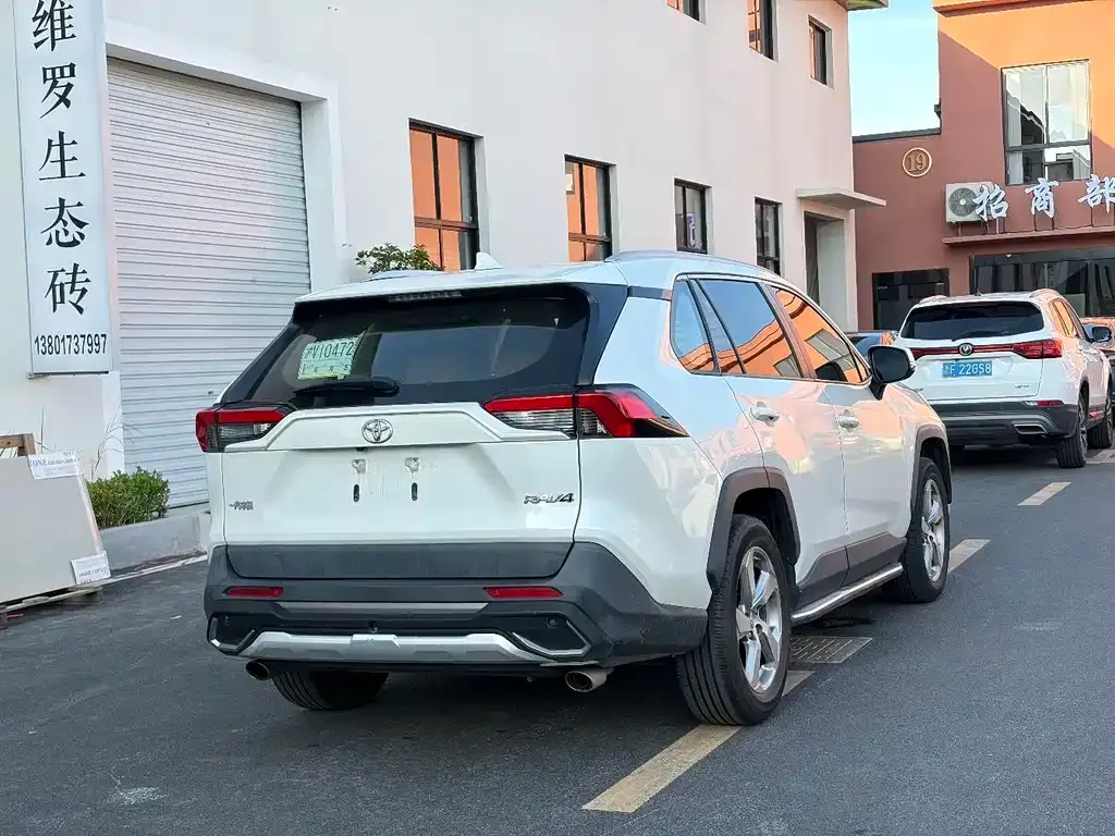 Toyota RAV4 — фото 2