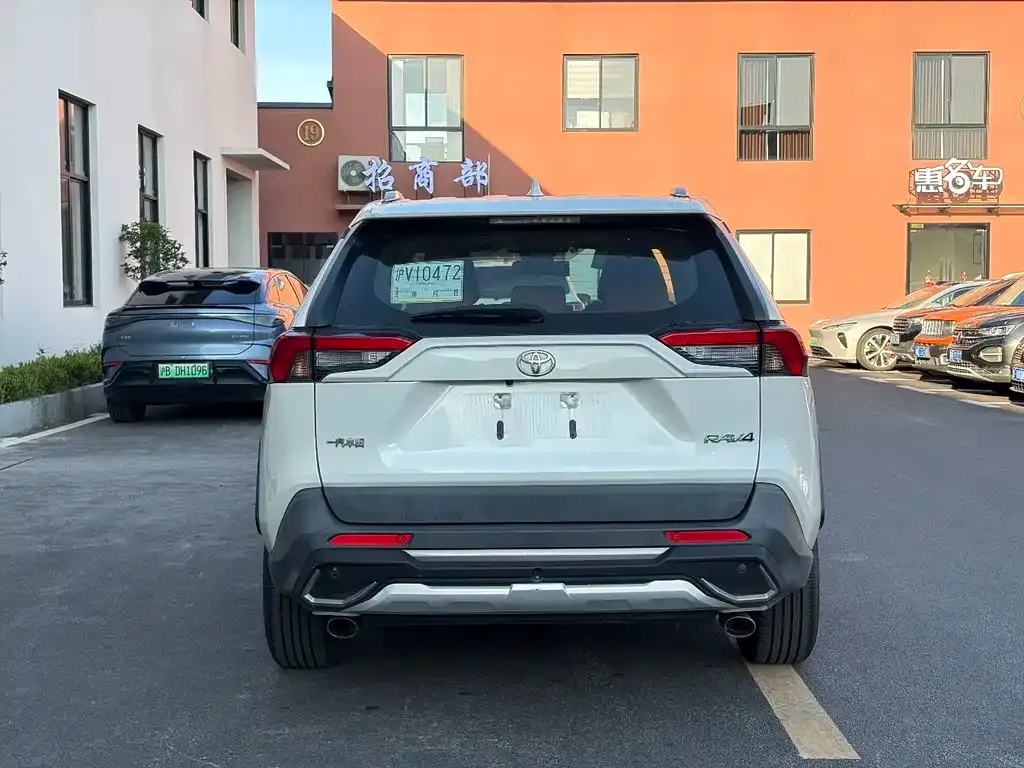 Toyota RAV4 — фото 5