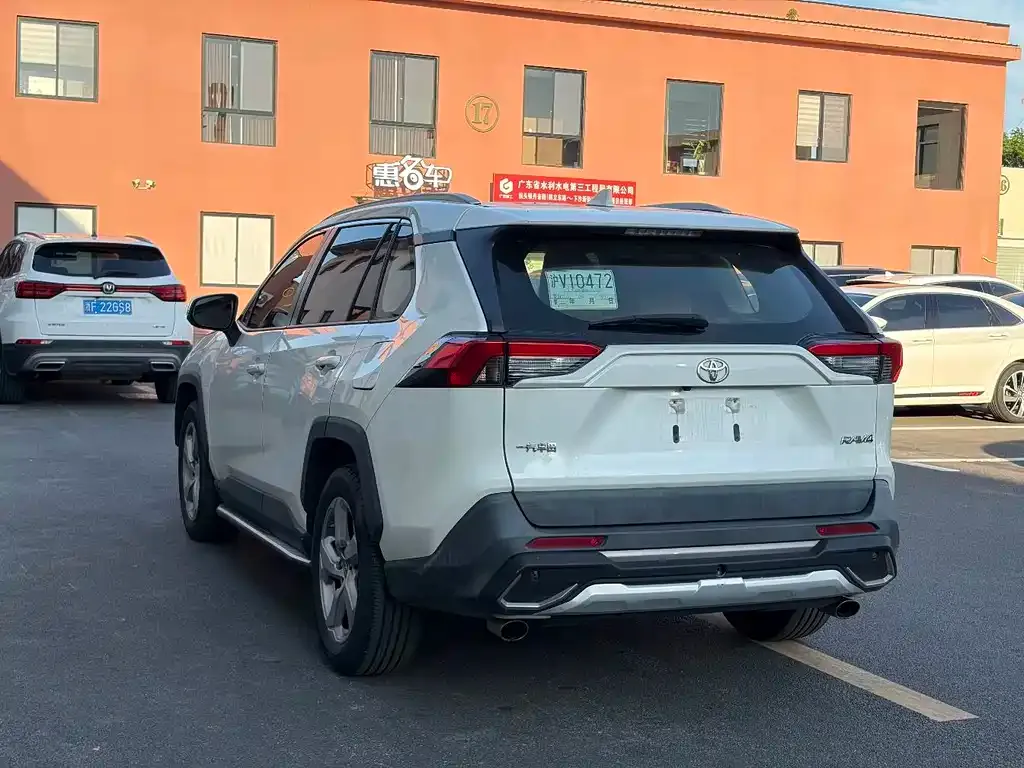 Toyota RAV4 — фото 3
