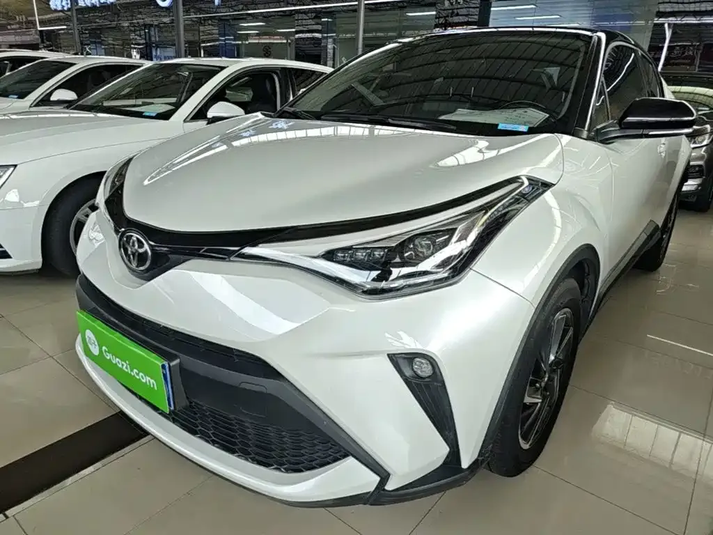 Toyota C-HR — фото 1