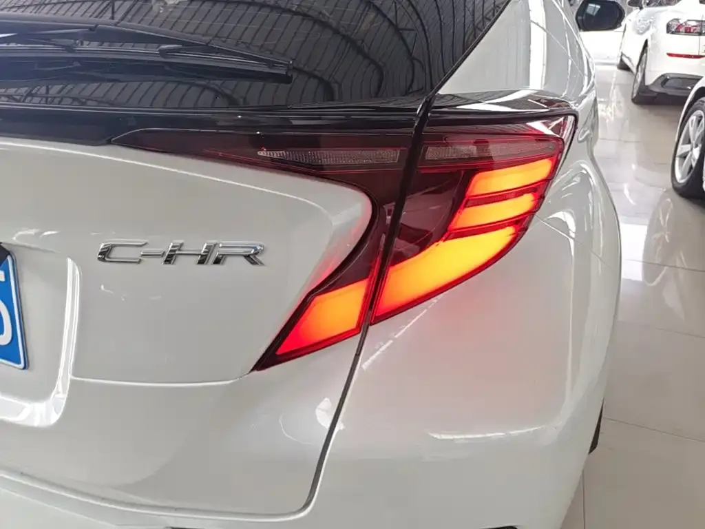 Toyota C-HR — фото 4