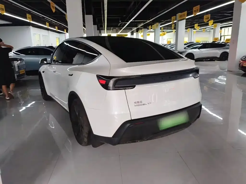 Tesla Model Y — фото 7