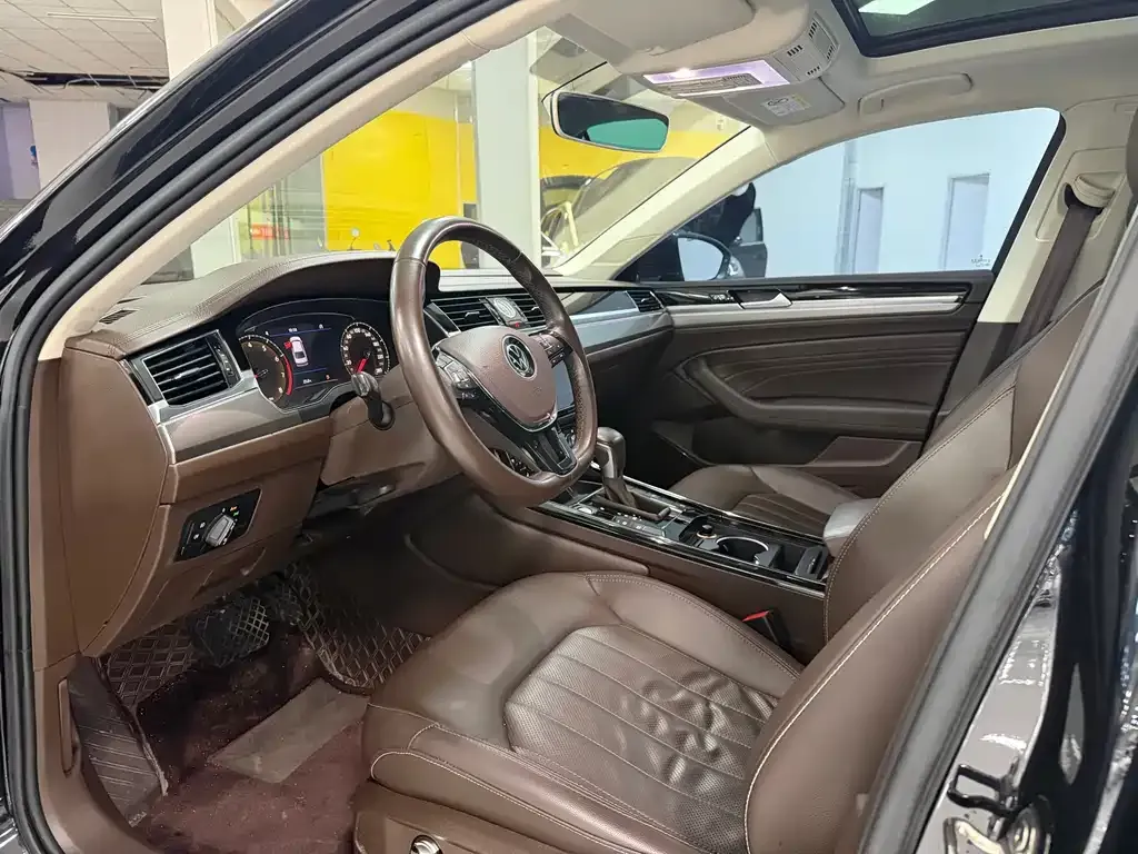 Volkswagen Phideon — фото 6