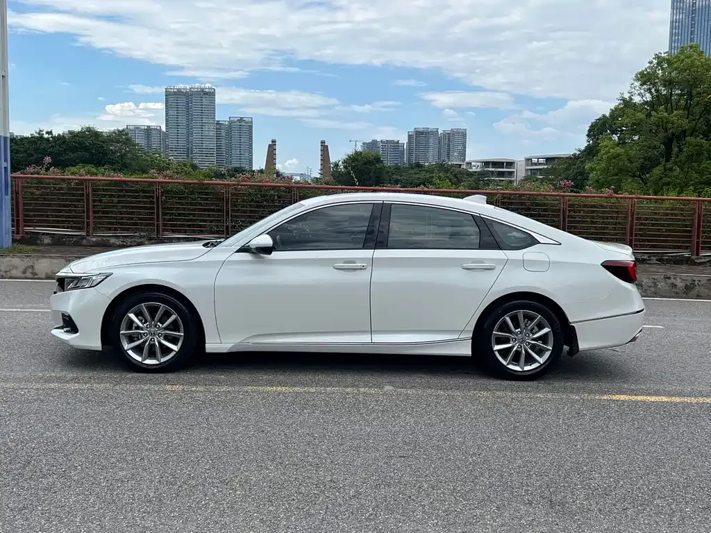 Honda Accord — фото 8