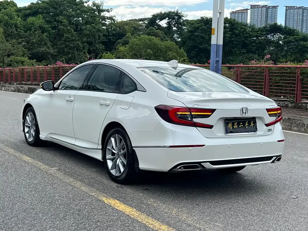 Honda Accord — фото 6