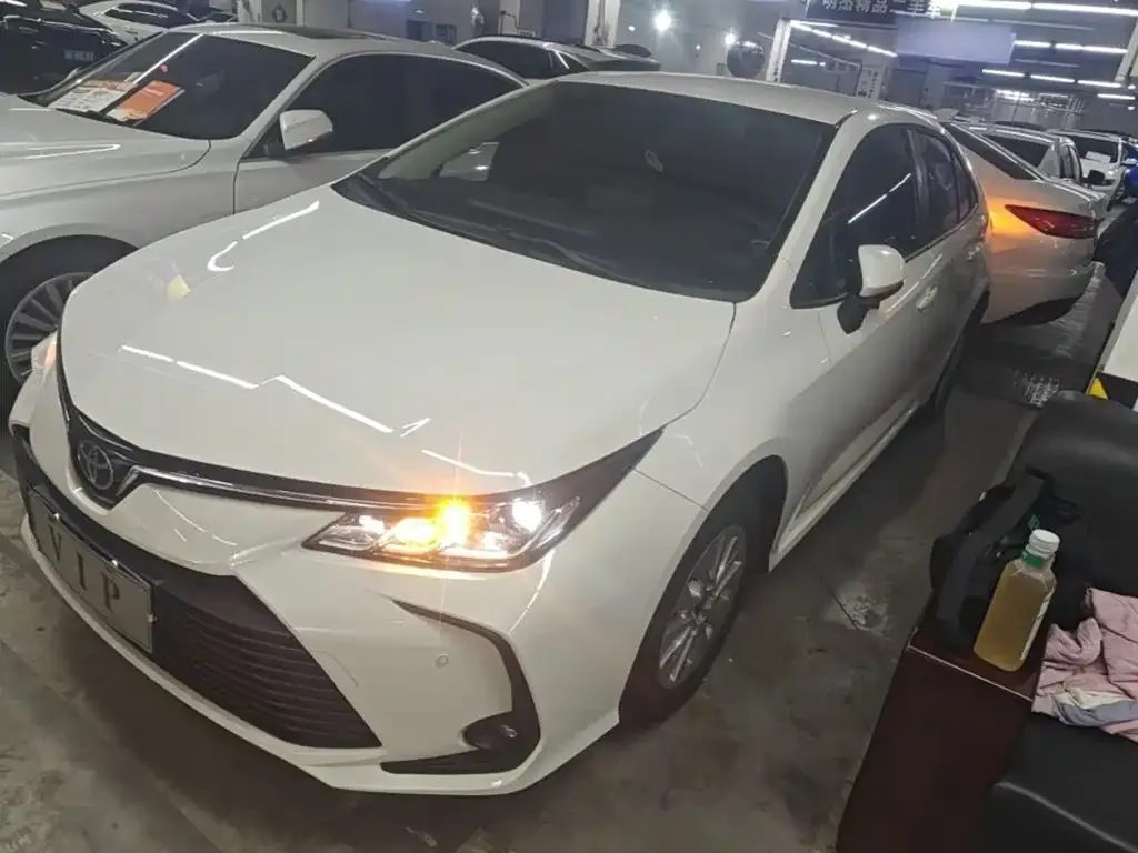 Toyota Corolla — фото 1