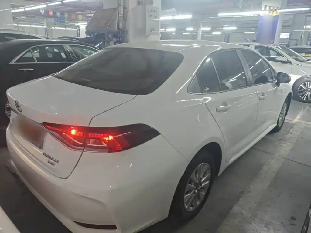 Toyota Corolla — фото 10