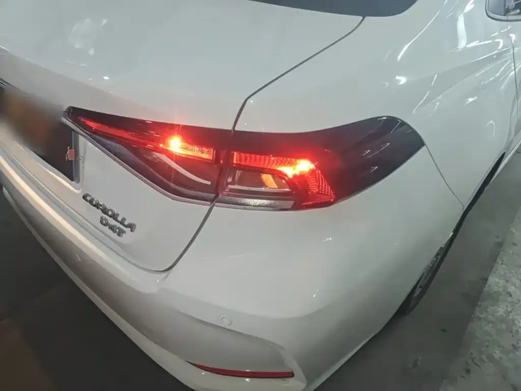 Toyota Corolla — фото 6