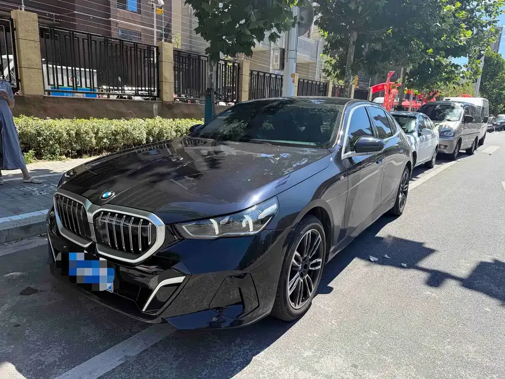 BMW 5 Series — фото 10