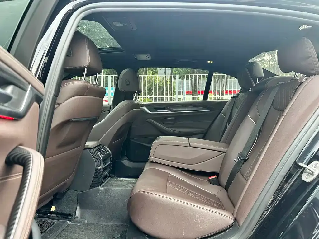 BMW 5 Series — фото 10