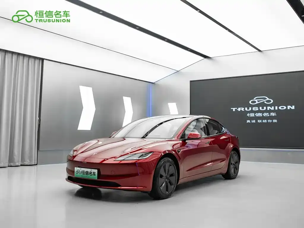 Tesla Model 3 — фото 1