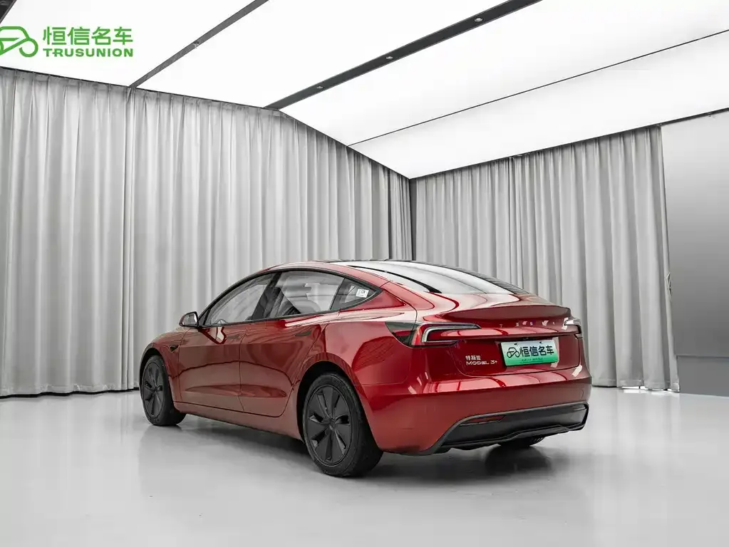 Tesla Model 3 — фото 6