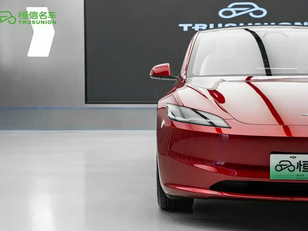 Tesla Model 3 — фото 10