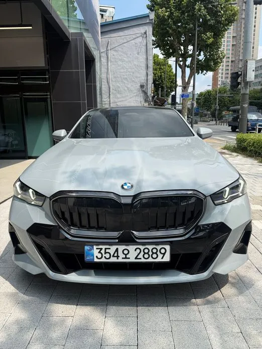 BMW 5-Series — фото 1