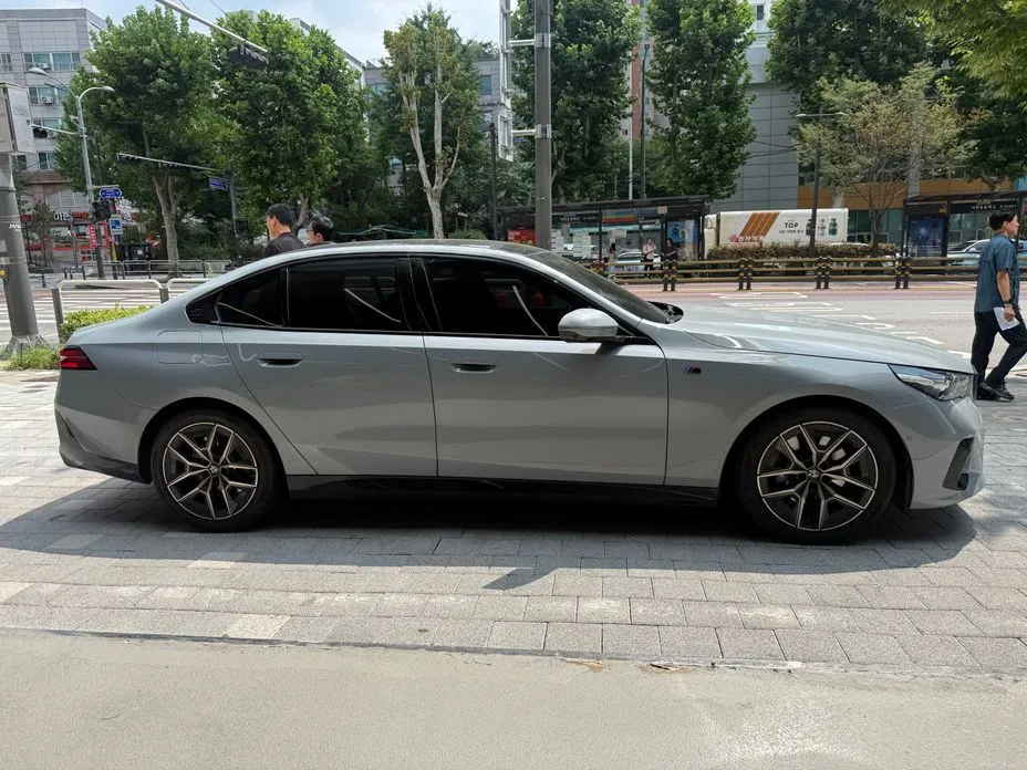 BMW 5-Series — фото 10