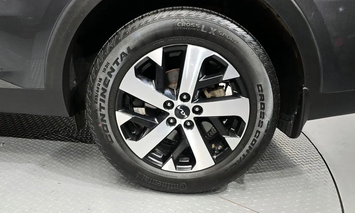 Kia Sorento — фото 10
