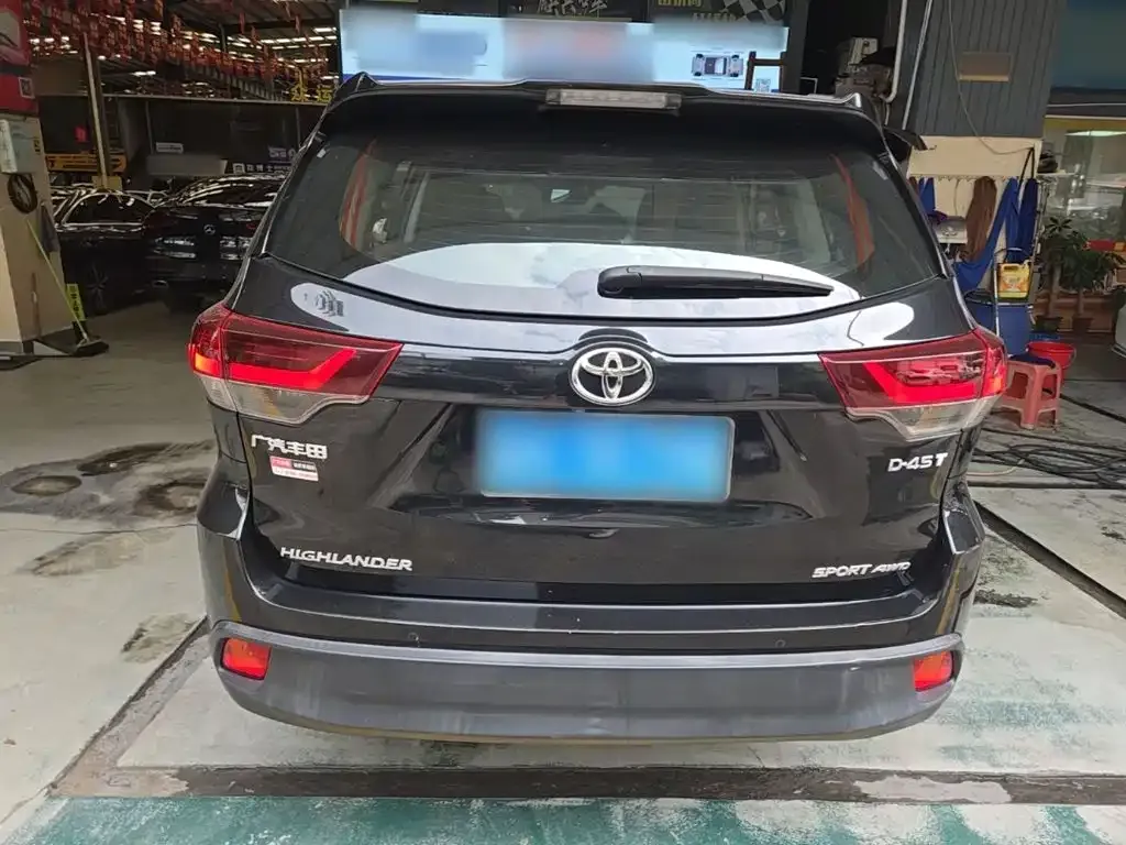 Toyota Highlander — фото 10