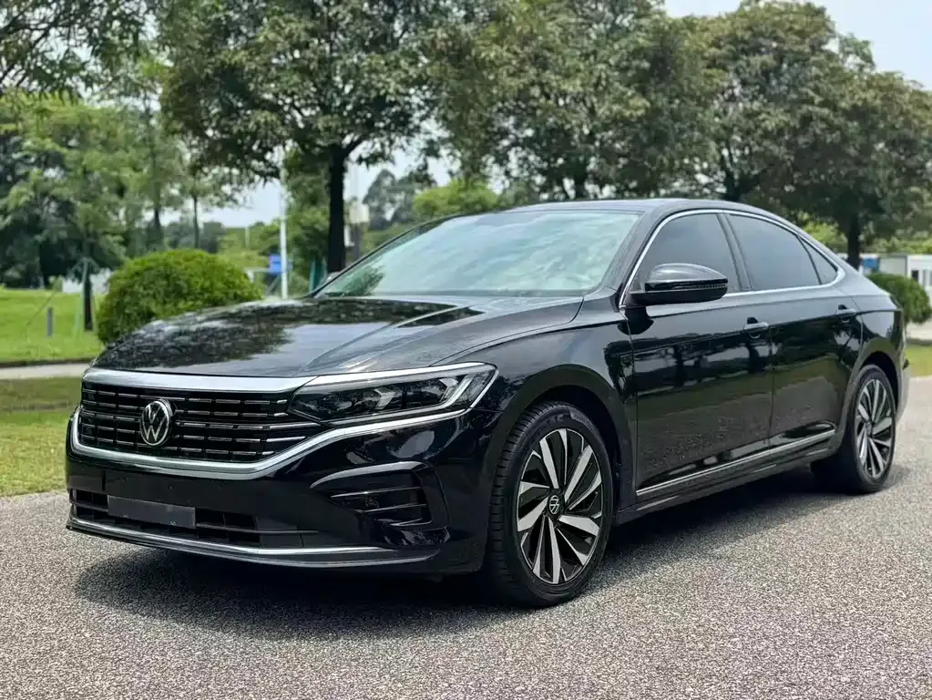 Volkswagen Passat — фото 1