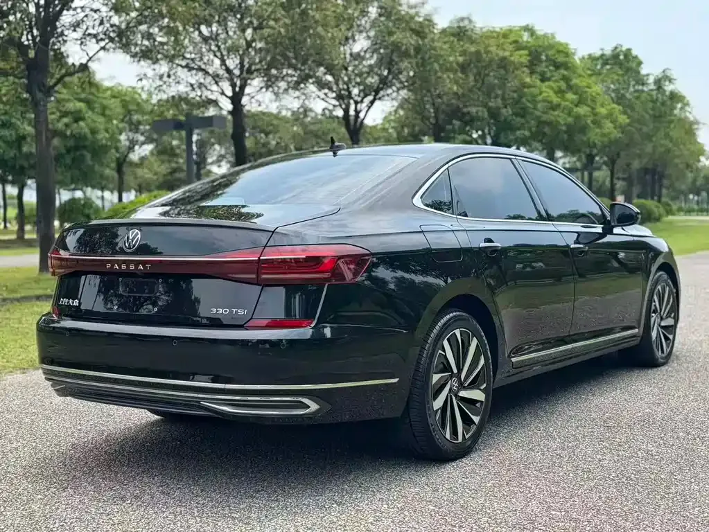 Volkswagen Passat — фото 8