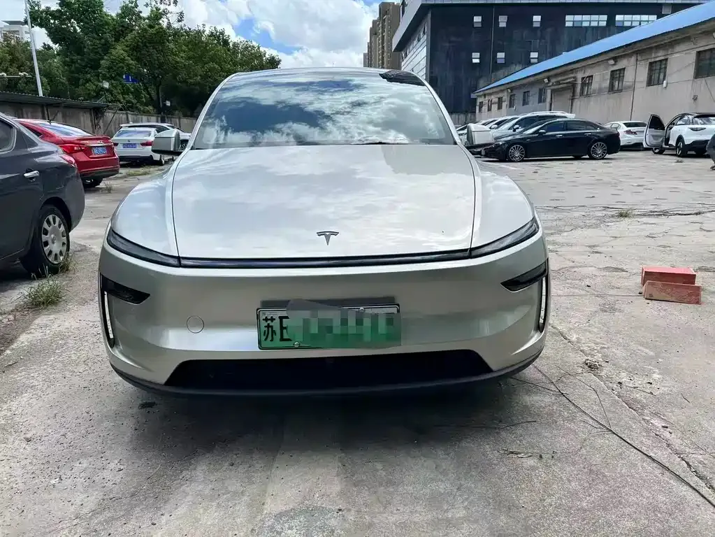 Tesla Model Y L — фото 6