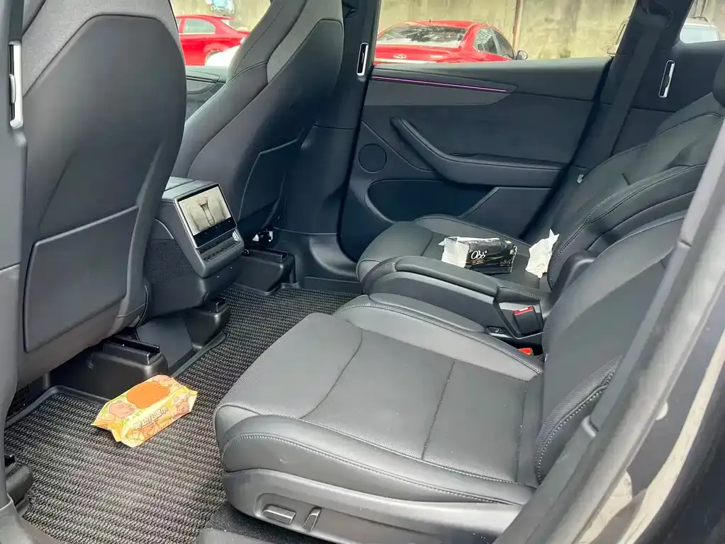 Tesla Model Y L — фото 3