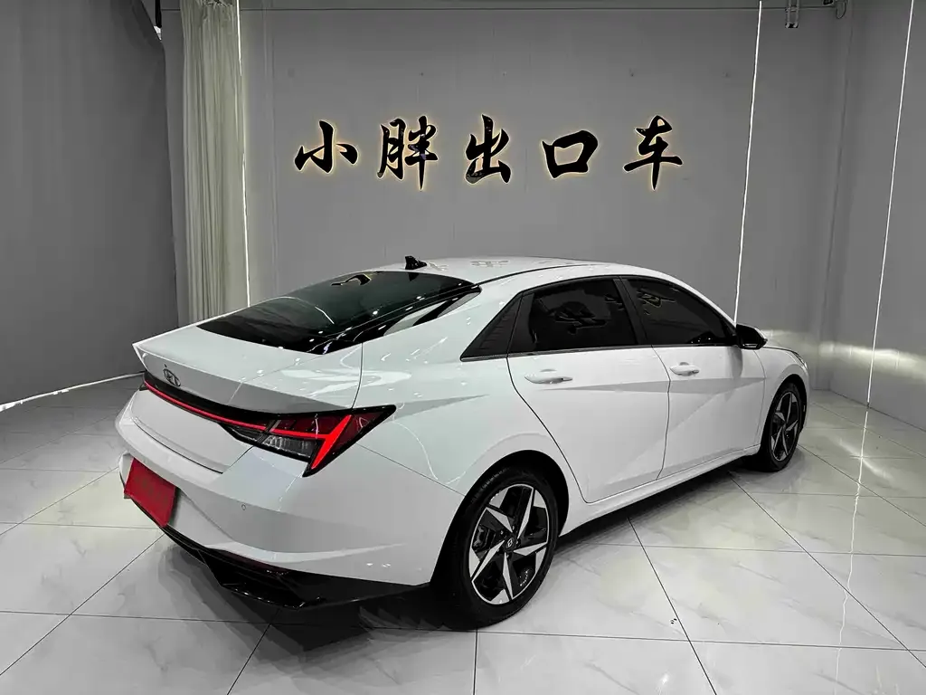 Hyundai Elantra — фото 8