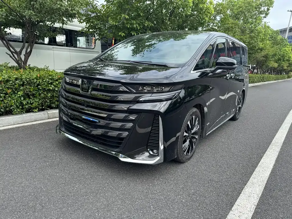 Toyota Vellfire — фото 1
