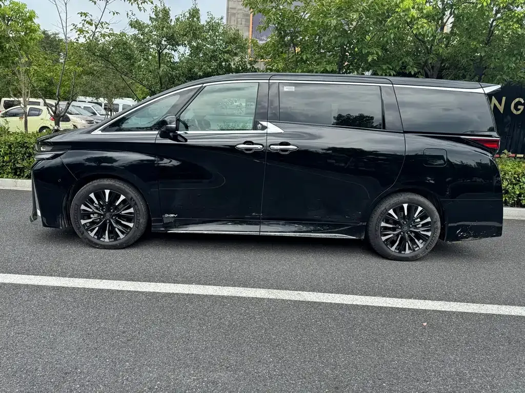 Toyota Vellfire — фото 9