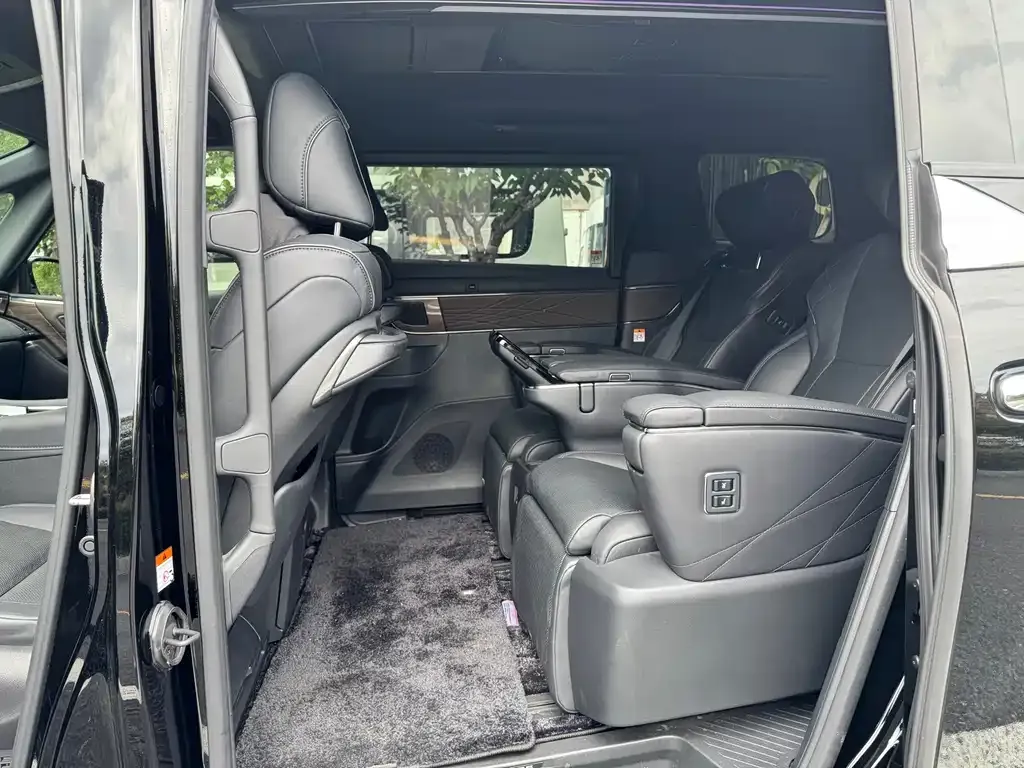 Toyota Vellfire — фото 4