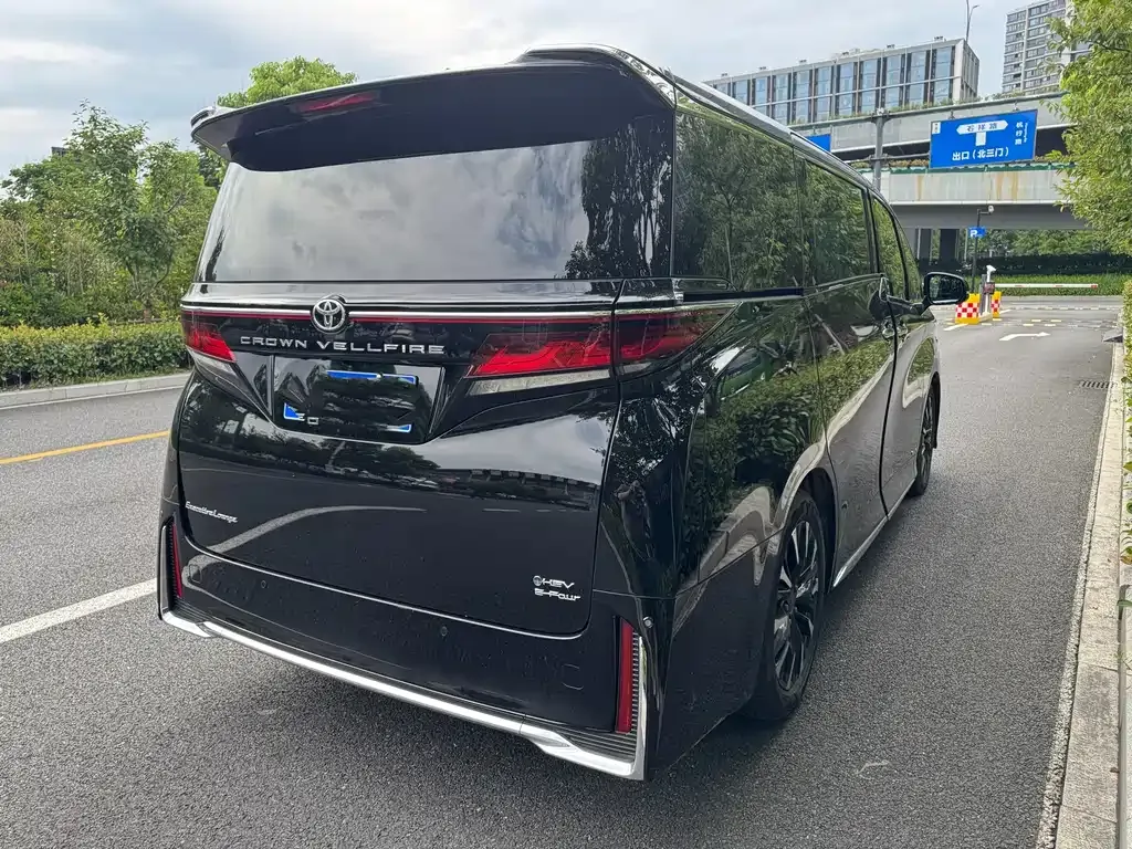 Toyota Vellfire — фото 8