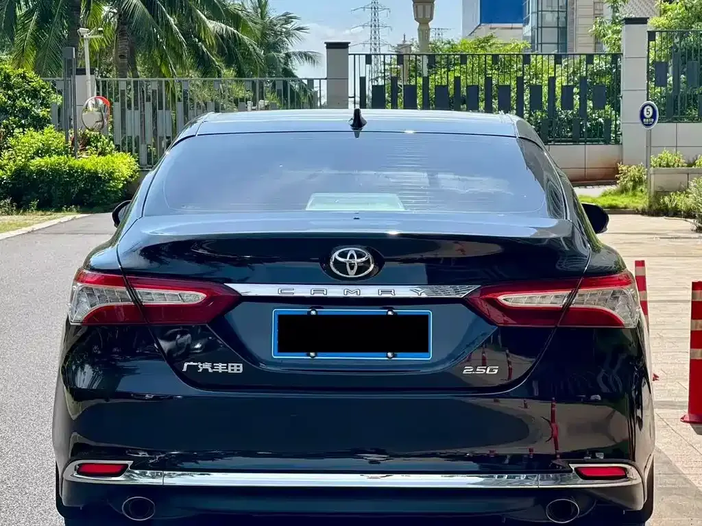 Toyota Camry — фото 2