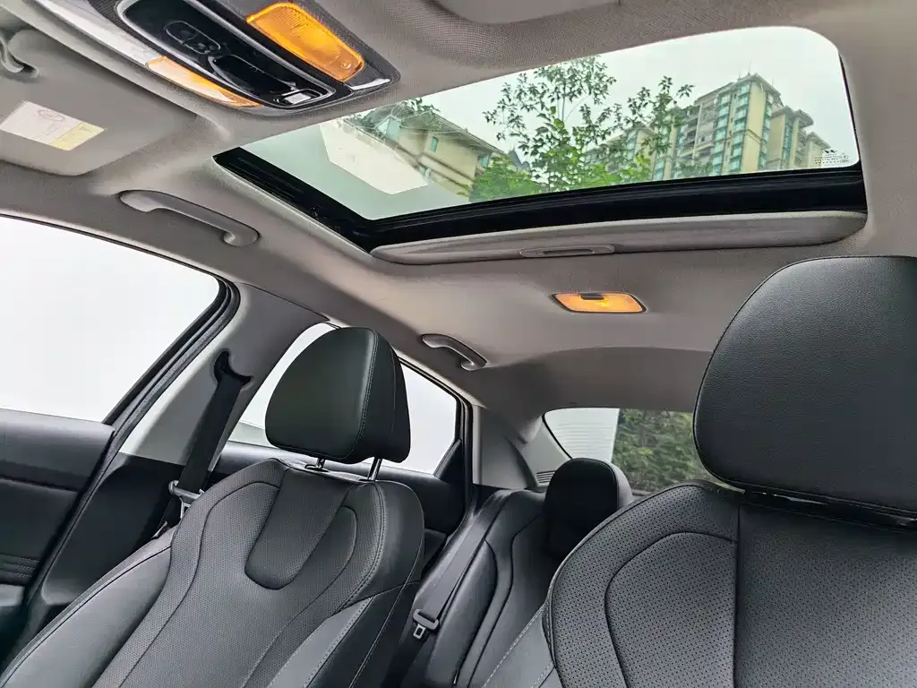 Hyundai Elantra — фото 10