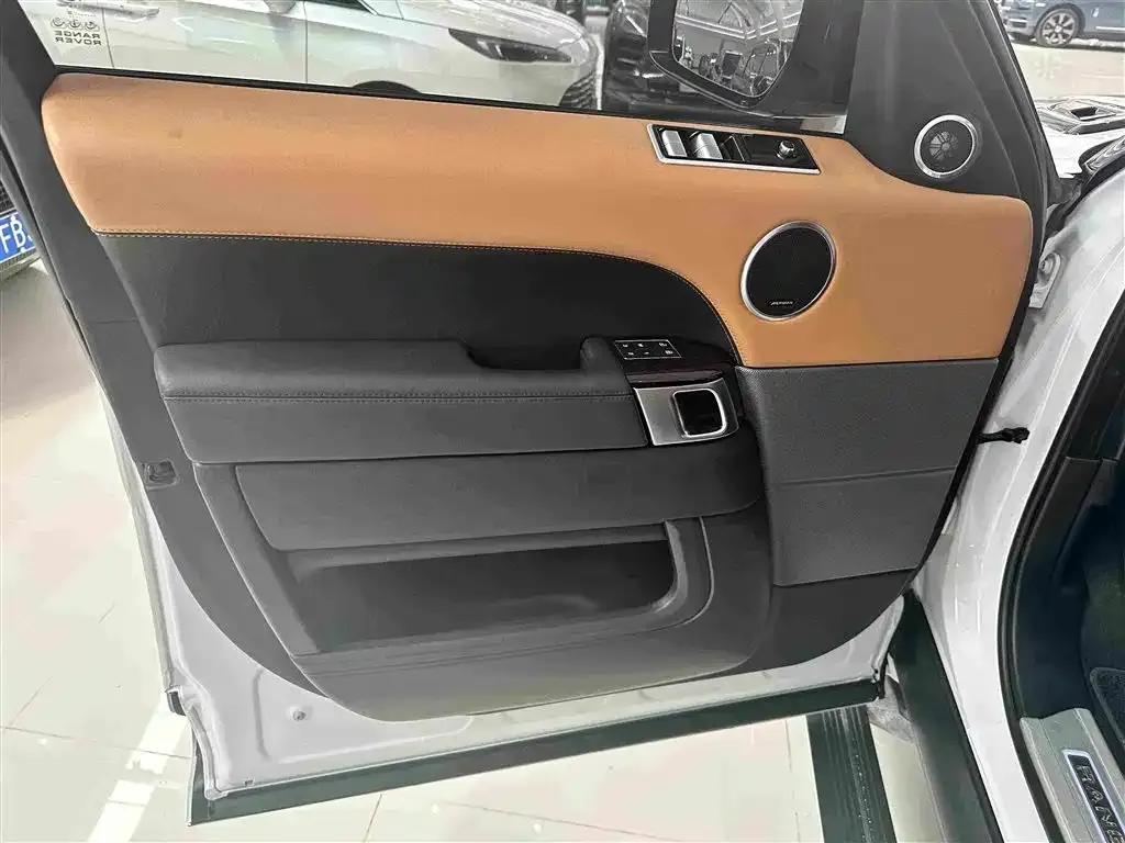 Land Rover Sport — фото 10