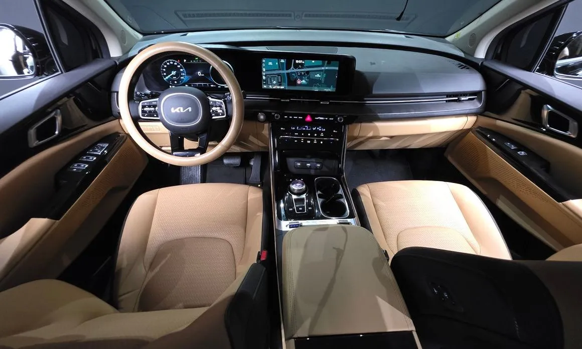Kia Carnival — фото 10