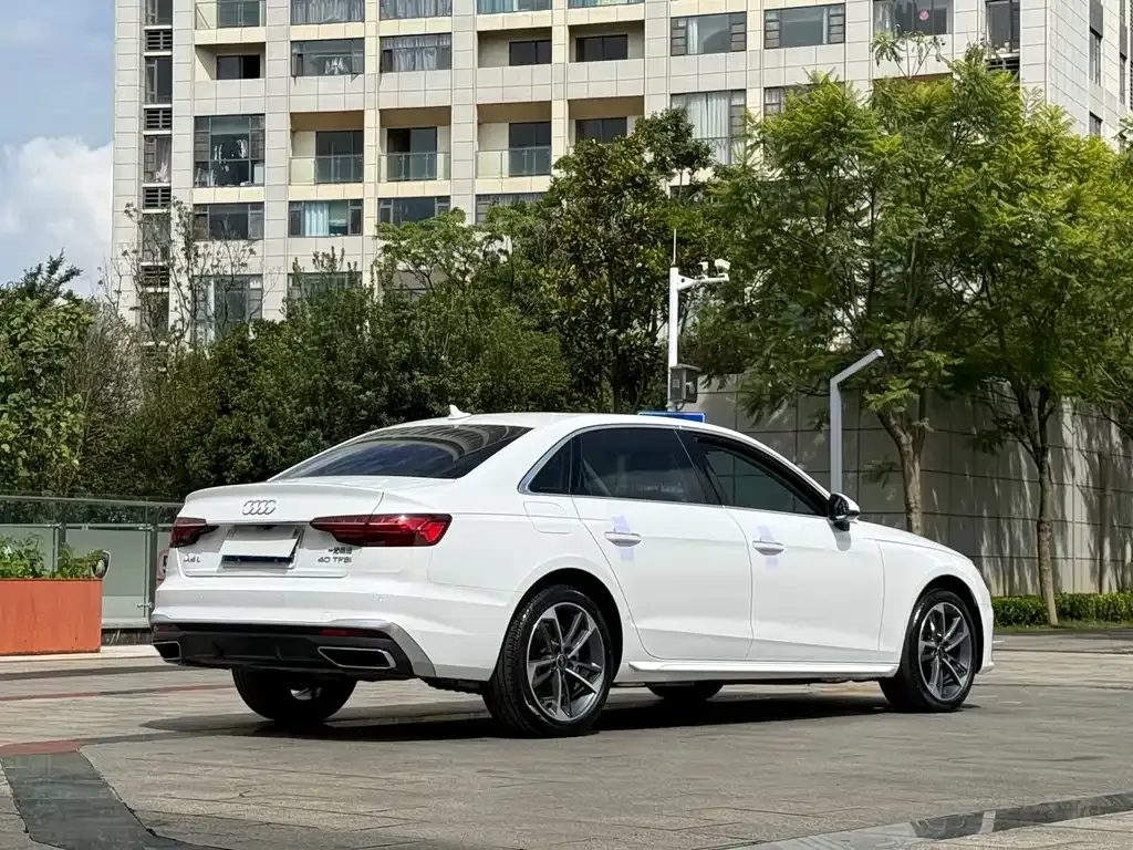 Audi A4L — фото 9