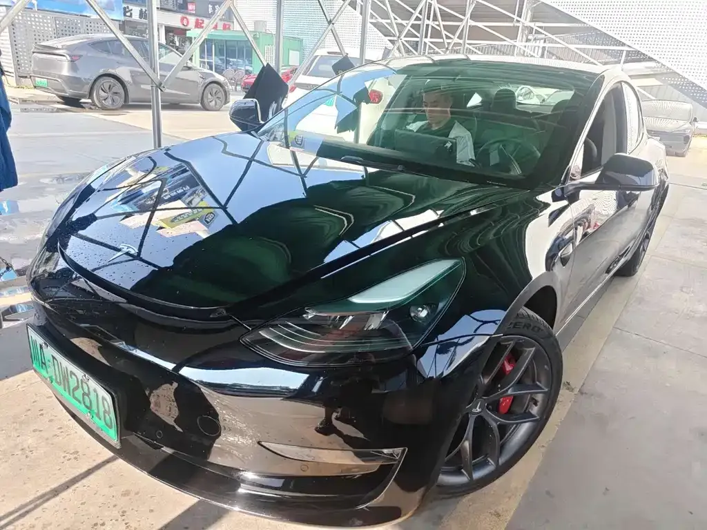 Tesla Model 3 — фото 1