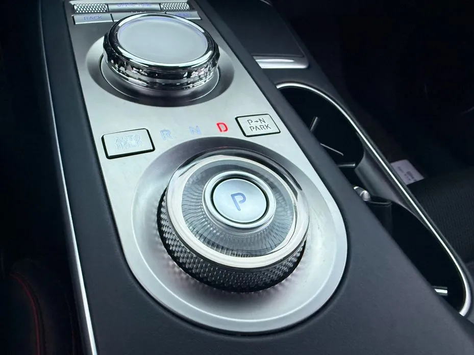 Genesis GV70 — фото 3