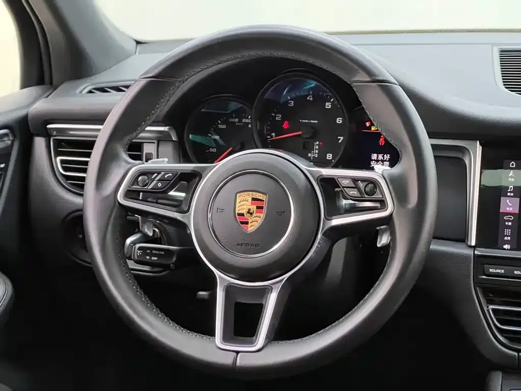 Porsche Macan — фото 5
