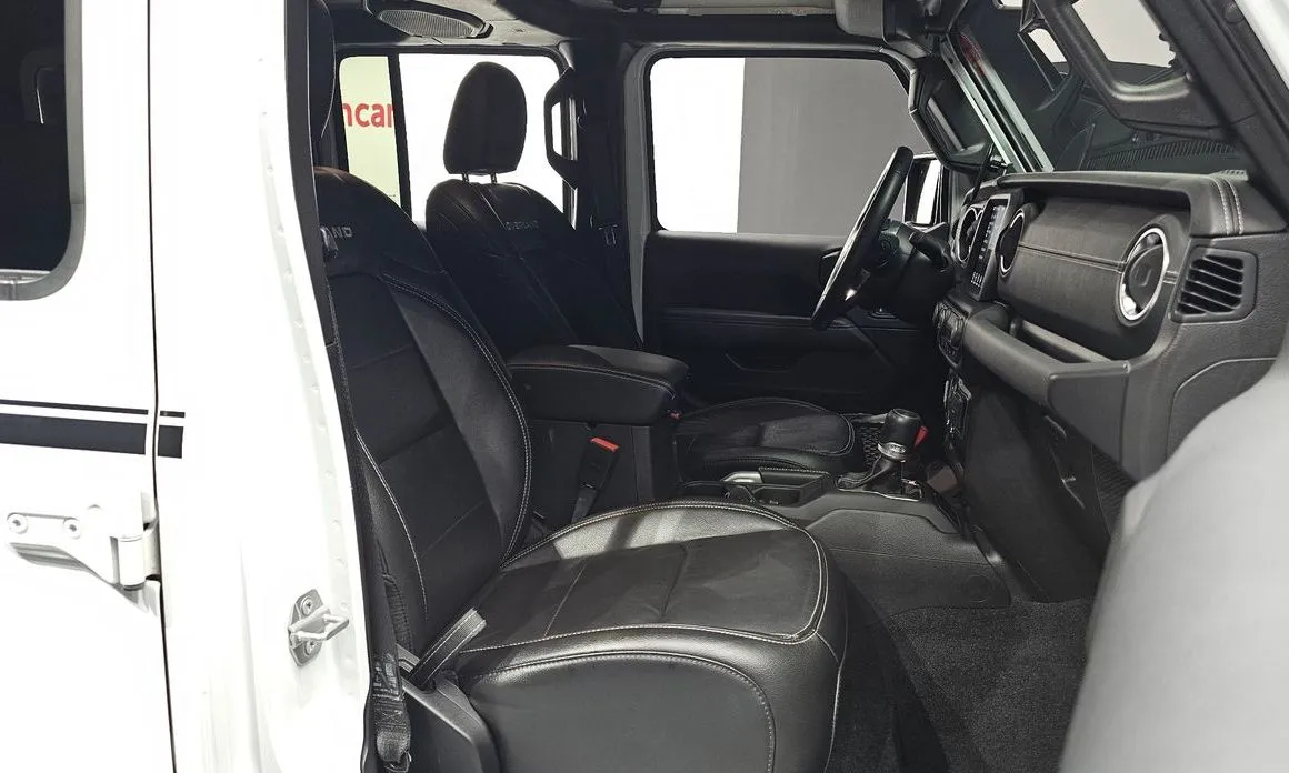 Jeep Wrangler — фото 10