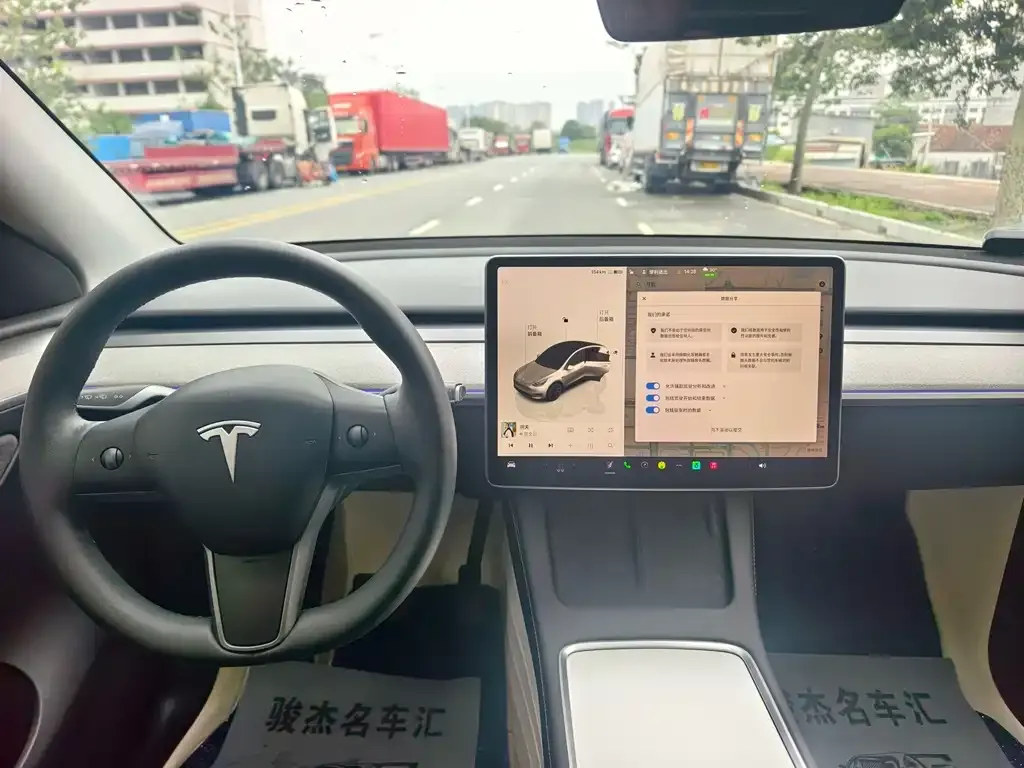 Tesla Model Y — фото 7