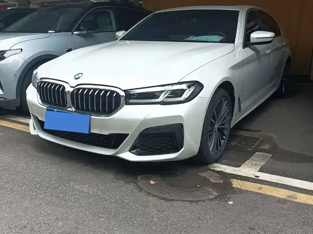 BMW 5 Series — фото 1