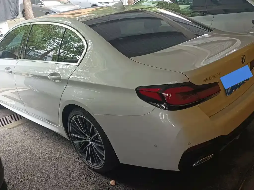 BMW 5 Series — фото 10