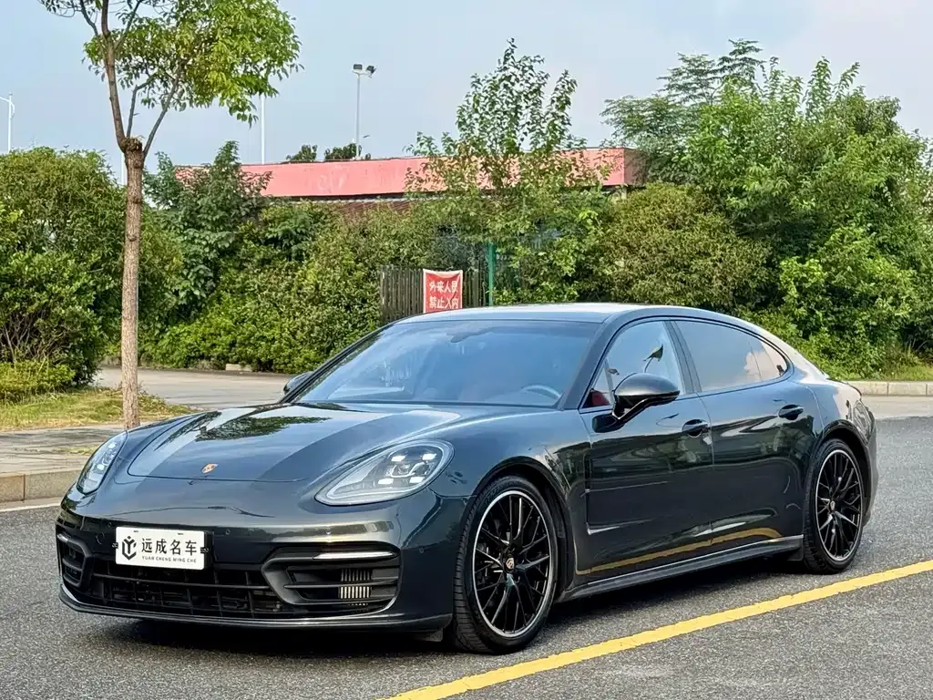 Porsche Panamera — фото 1