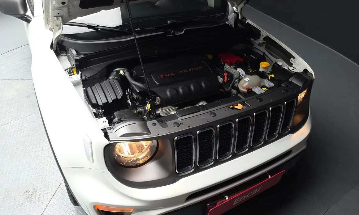 Jeep Renegade — фото 10