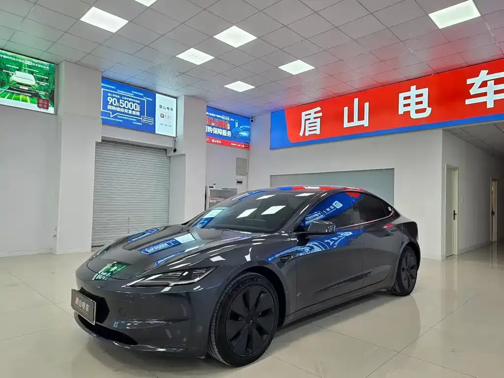 Tesla Model 3 — фото 1
